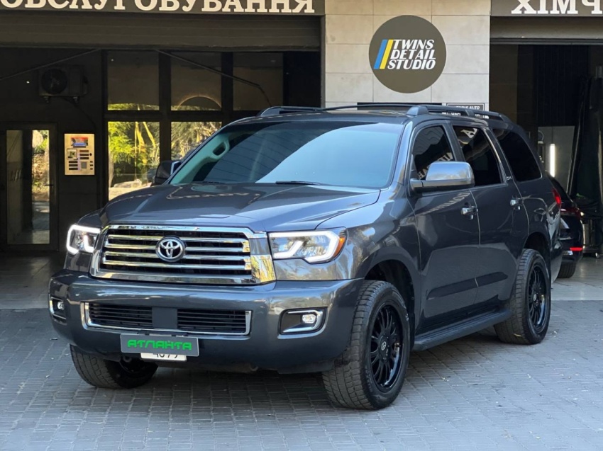 Toyota Sequoia 2016