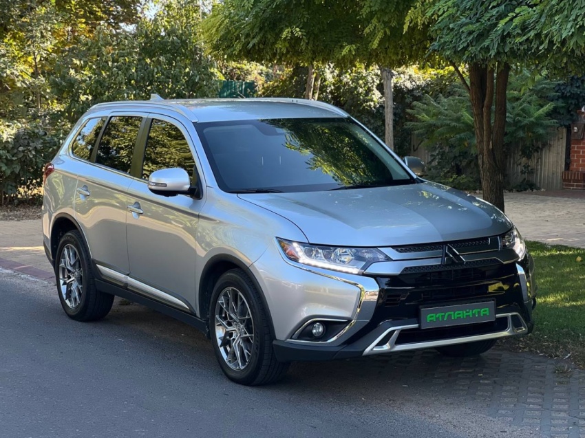 Mitsubishi Outlander 2020
