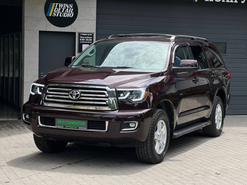 Toyota Sequoia 2016