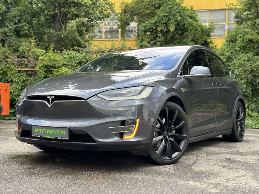 Tesla Model X 90D