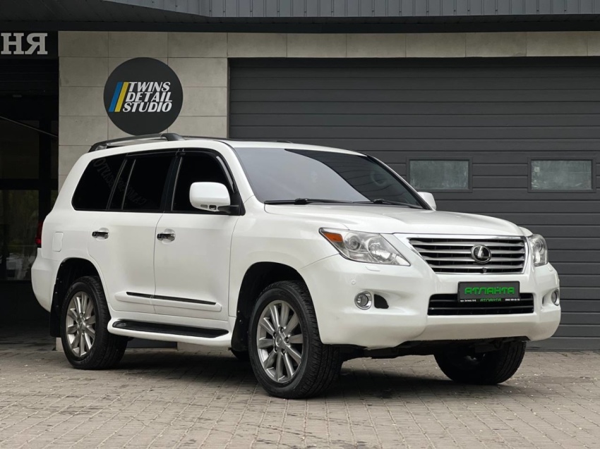 Lexus LX 2011